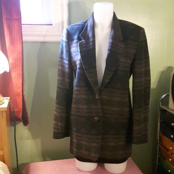 Size 5 Emblem wool blend two button up Blazer - Picture 4 of 14